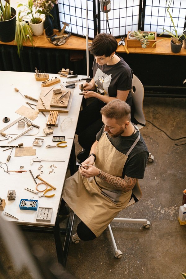 Jewelry community students